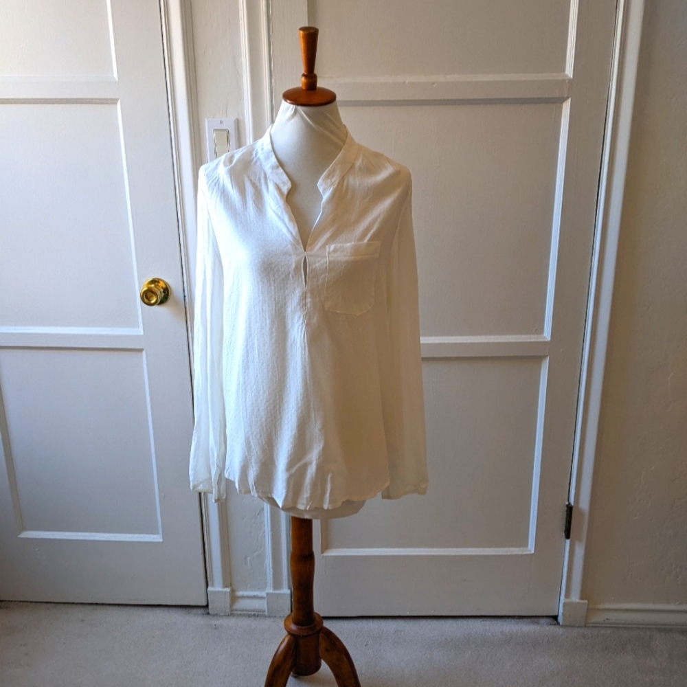 Collection by Bobeau white collarless long sleeve top size large